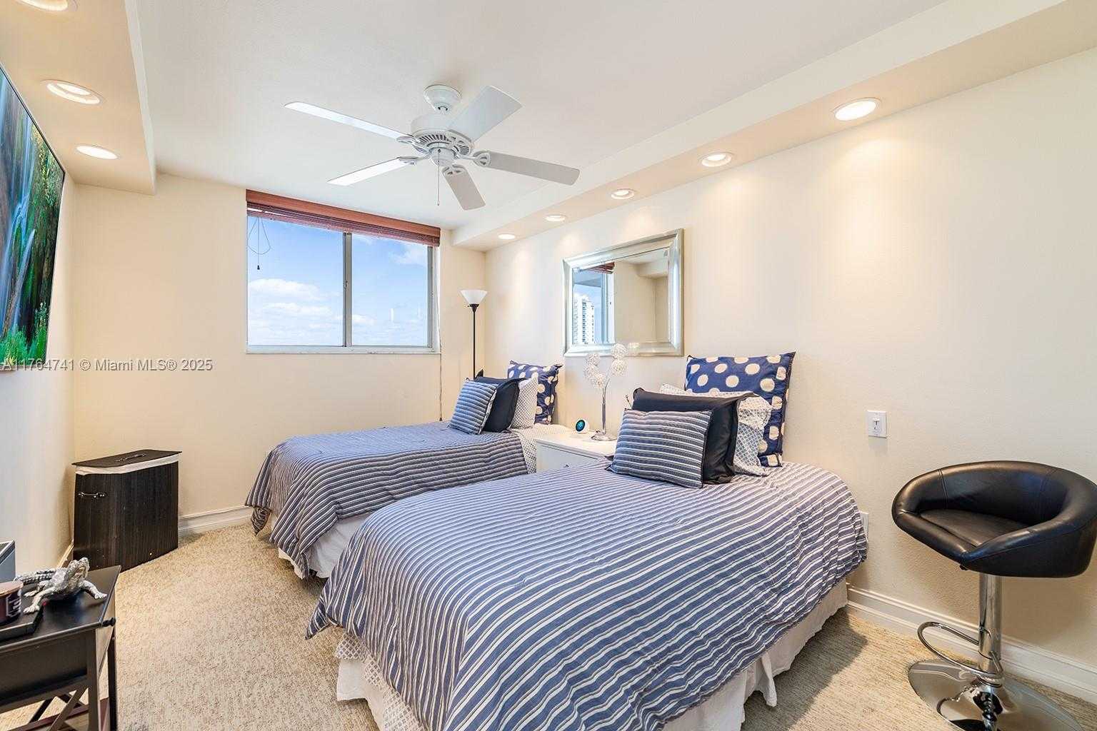 Small Image of 1688 #1105, Miami Beach Number 15