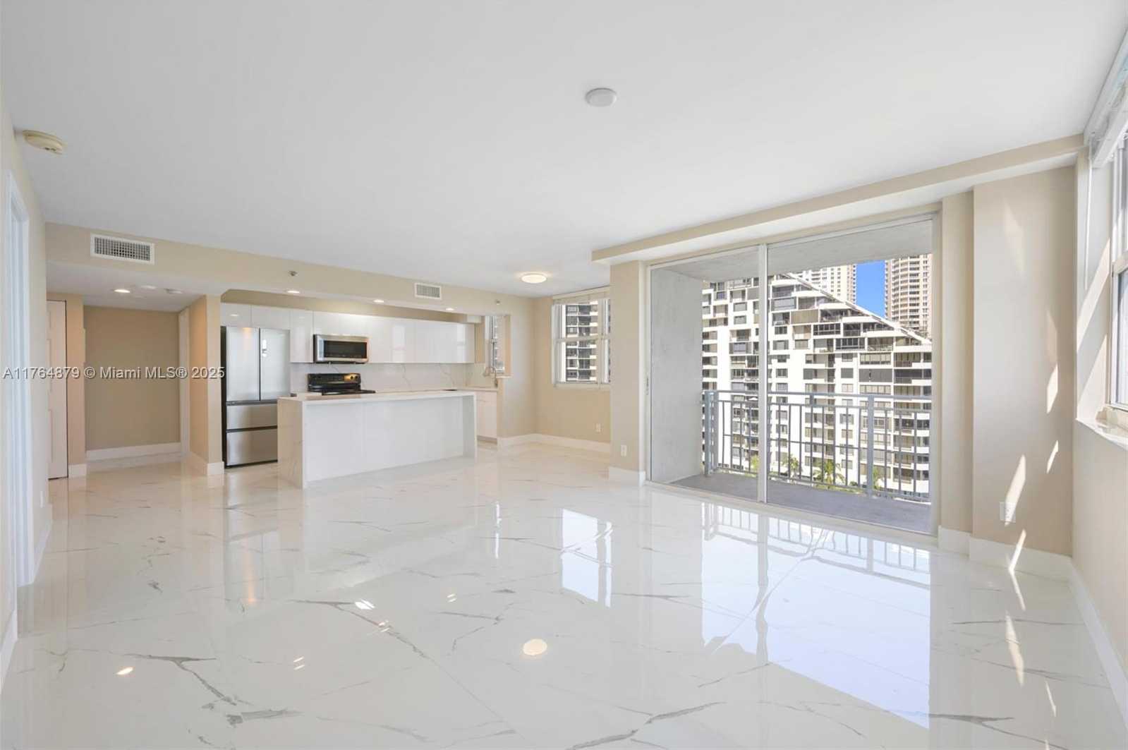 Small Image of 770 CLAUGHTON ISLAND DR #1215, Miami Number 5