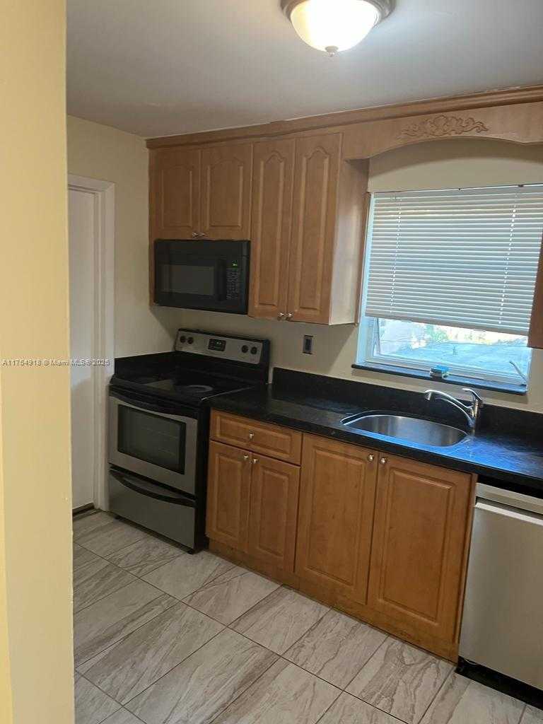 Small Image of 1020 94TH ST #303, Bay Harbor Islands Number 2