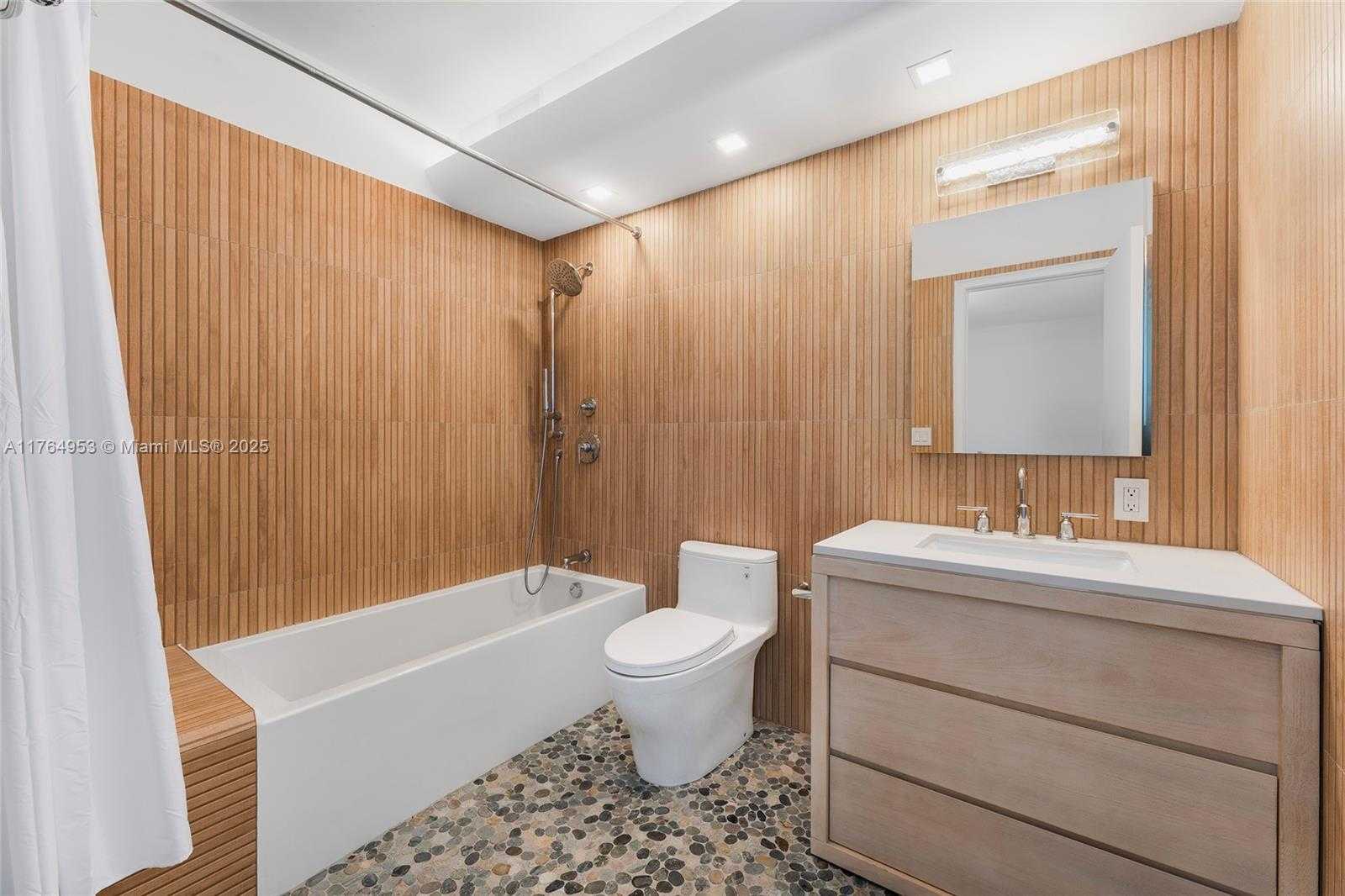 Small Image of 5801 COLLINS AVE #1200, Miami Beach Number 35