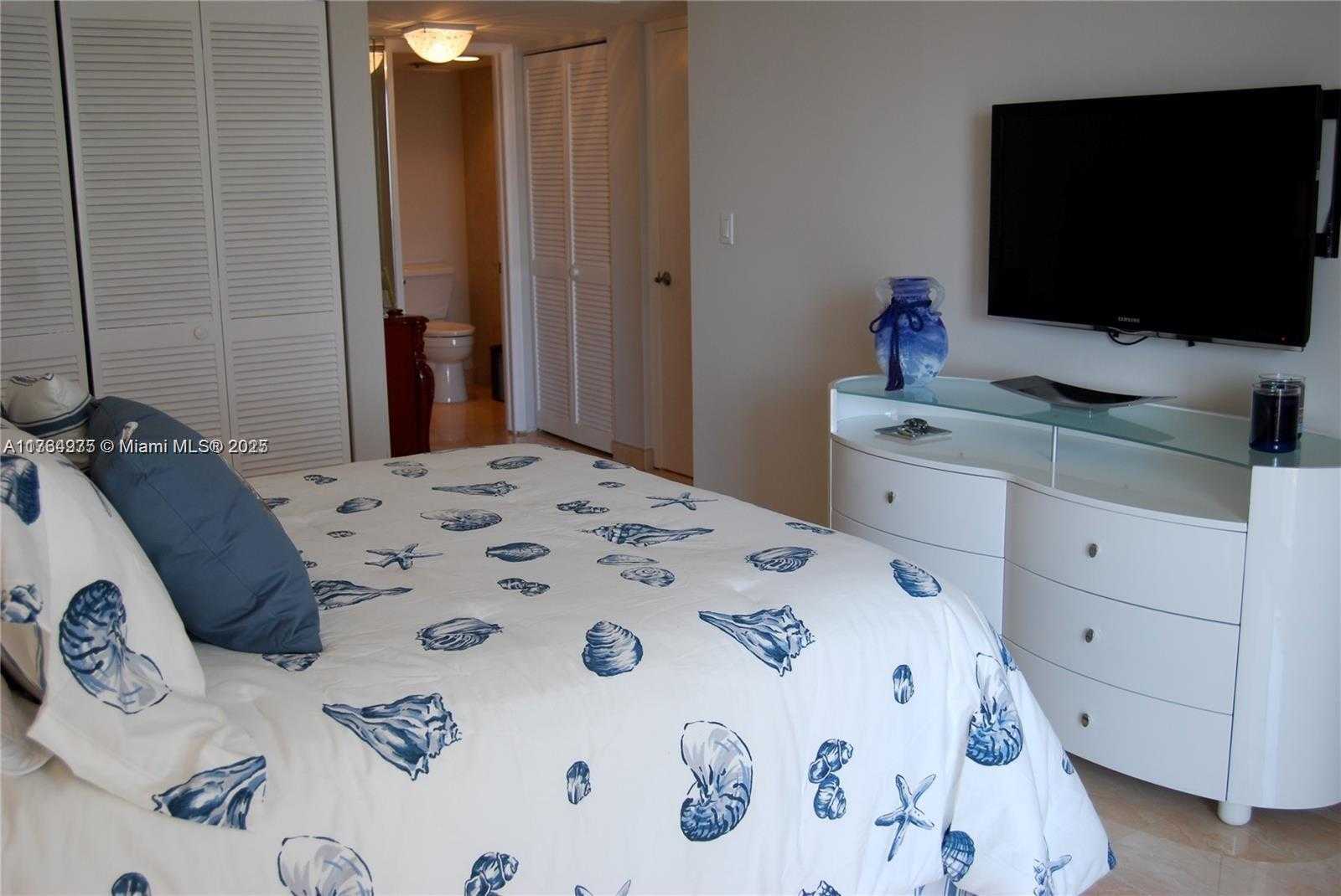 Small Image of 6423 COLLINS AVE #901, Miami Beach Number 12