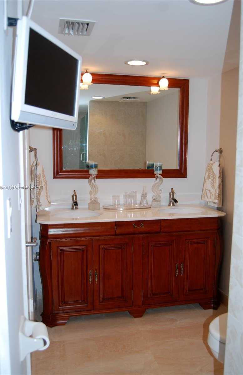 Small Image of 6423 COLLINS AVE #901, Miami Beach Number 13