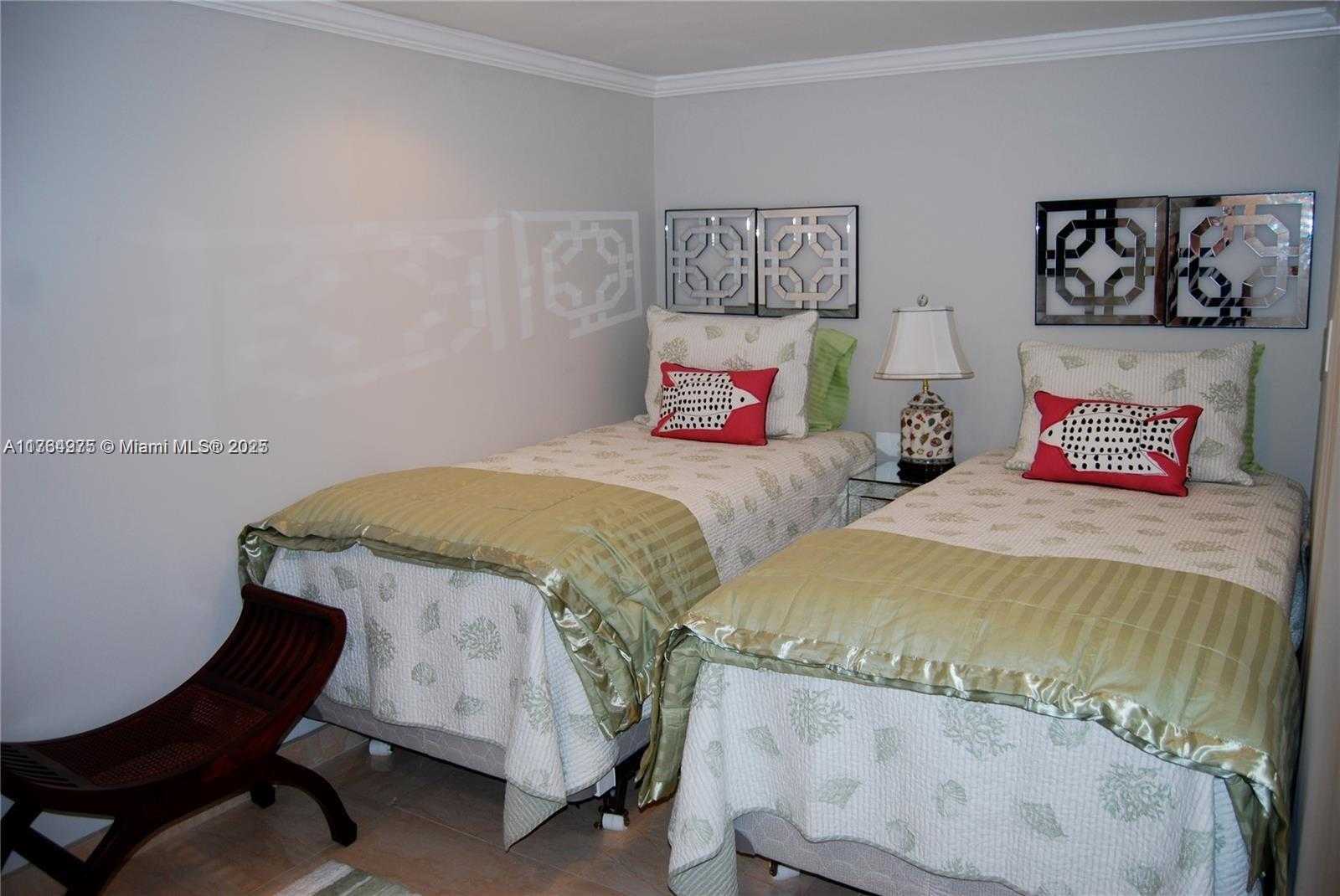 Small Image of 6423 COLLINS AVE #901, Miami Beach Number 14