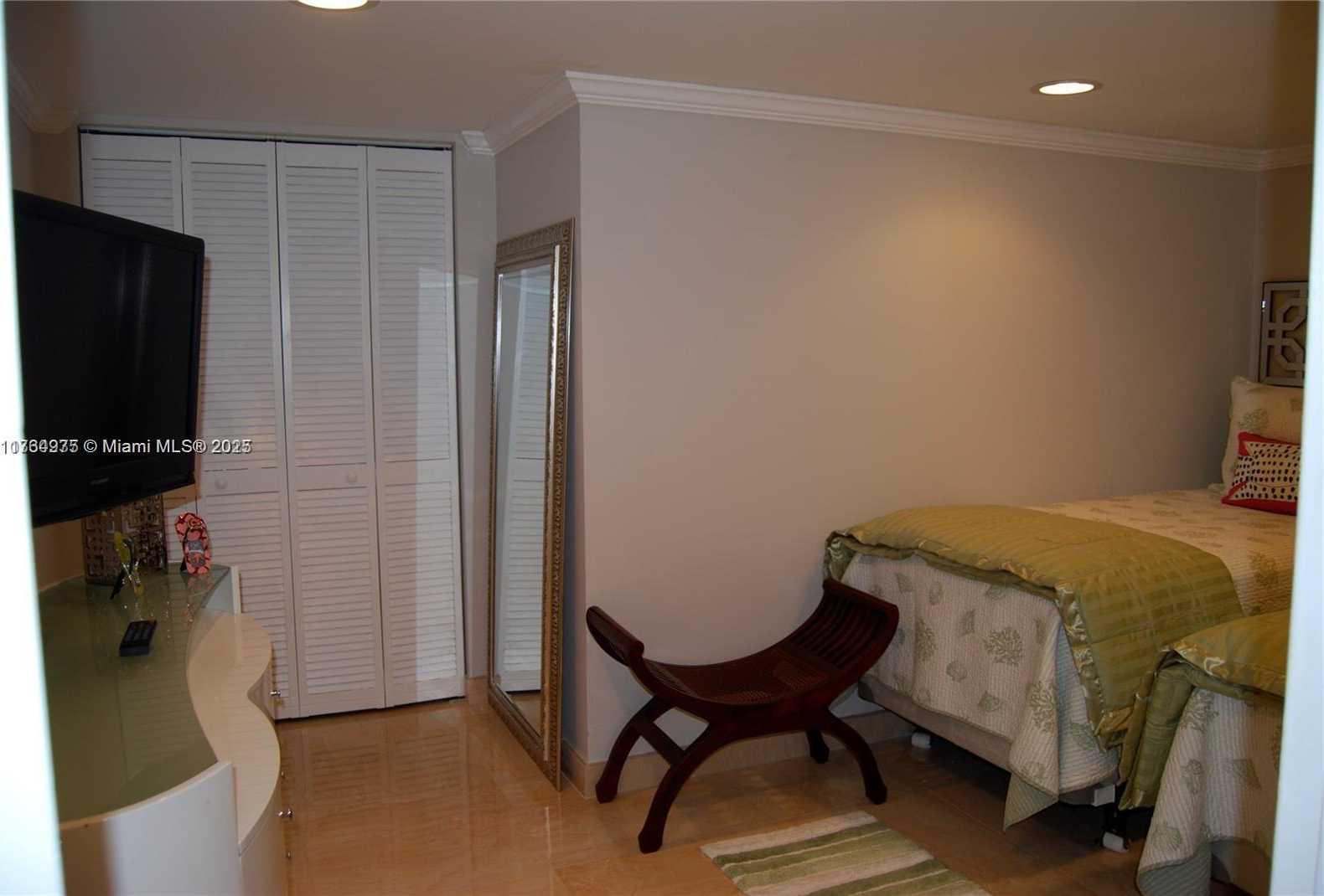 Small Image of 6423 COLLINS AVE #901, Miami Beach Number 15