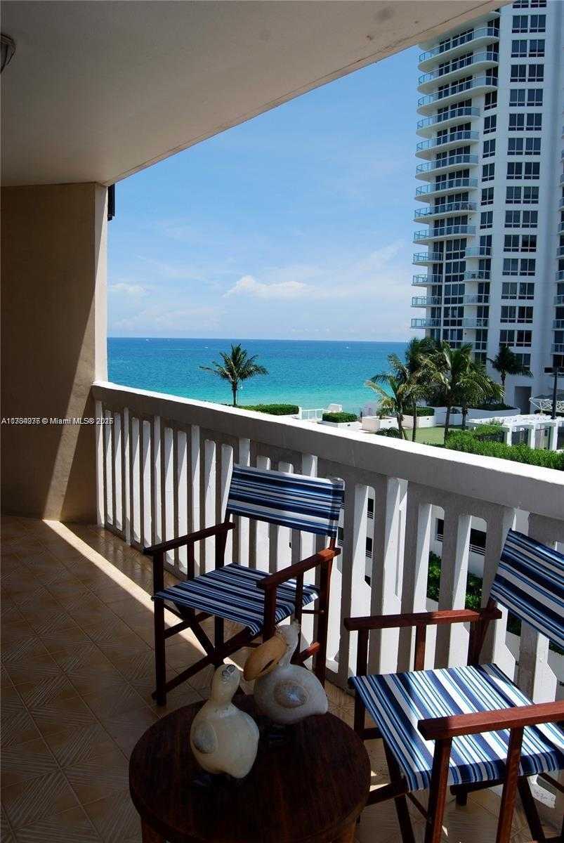 Small Image of 6423 COLLINS AVE #901, Miami Beach Number 5
