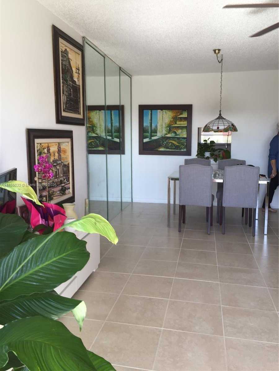 Small Image of 7722 CAMINO REAL #E-415, Miami Number 4