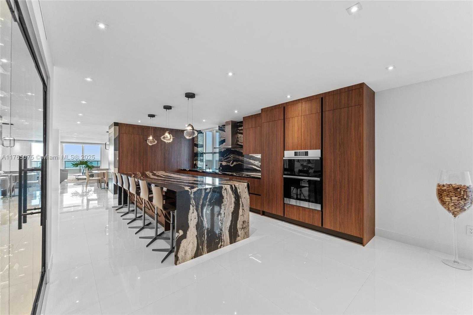 Small Image of 5801 COLLINS AVE #600, Miami Beach Number 11