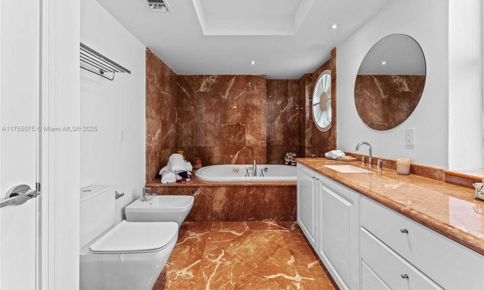 Small Image of 5801 COLLINS AVE #600, Miami Beach Number 16
