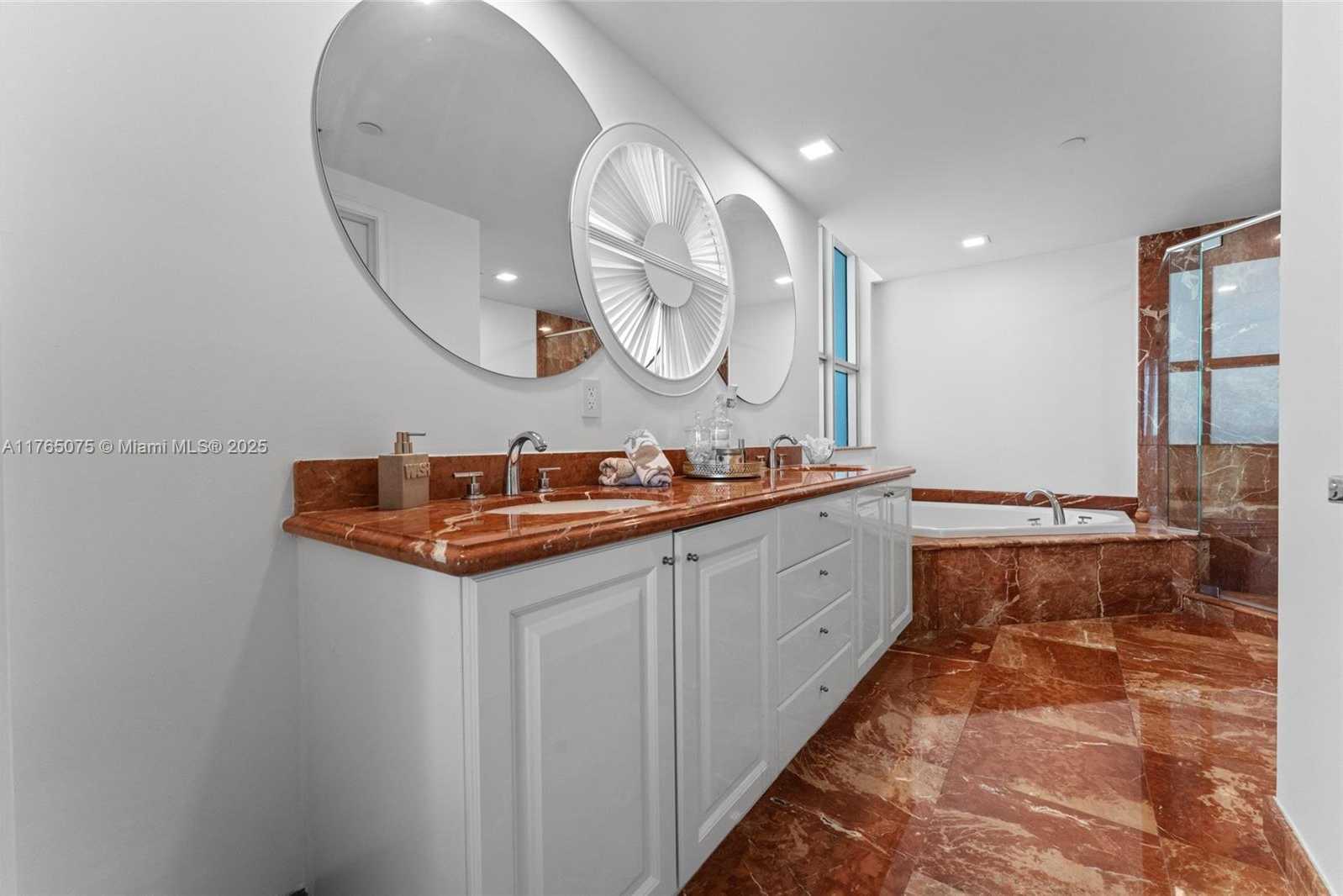 Small Image of 5801 COLLINS AVE #600, Miami Beach Number 21