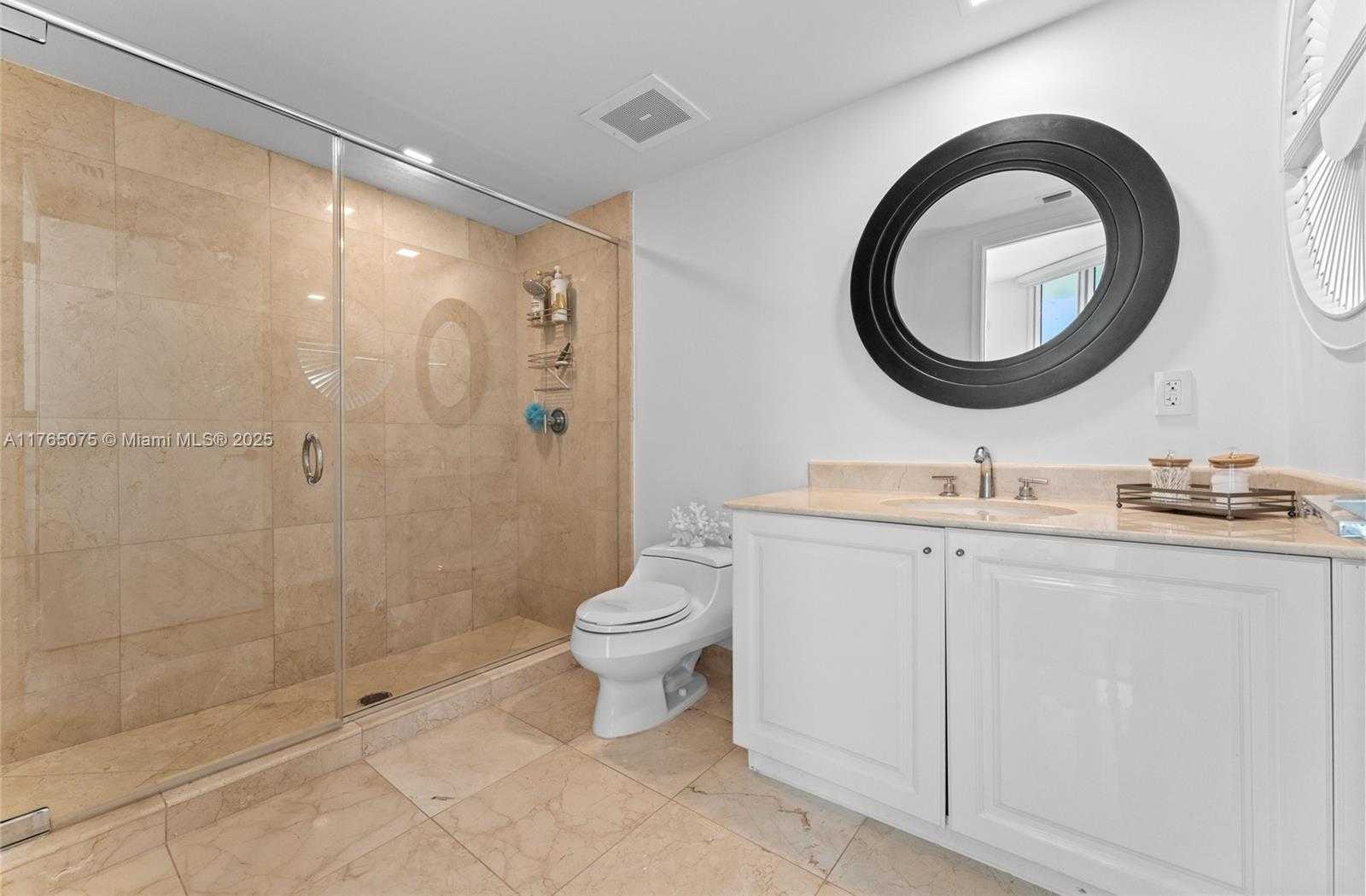 Small Image of 5801 COLLINS AVE #600, Miami Beach Number 24