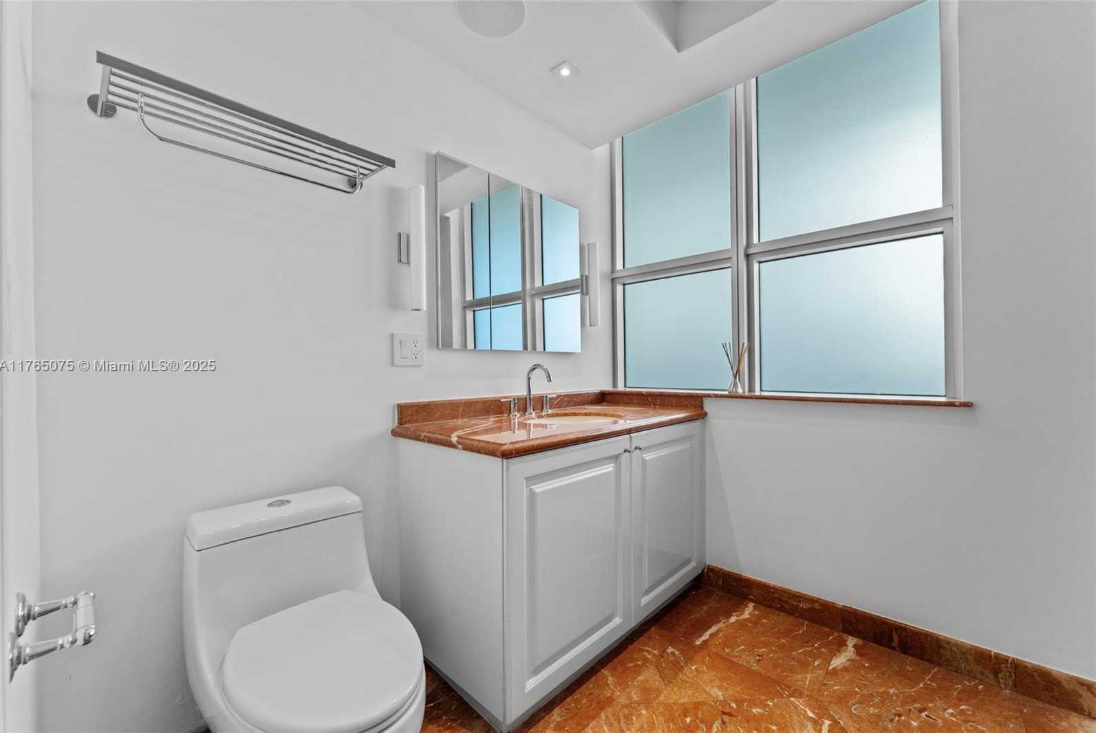 Small Image of 5801 COLLINS AVE #600, Miami Beach Number 26