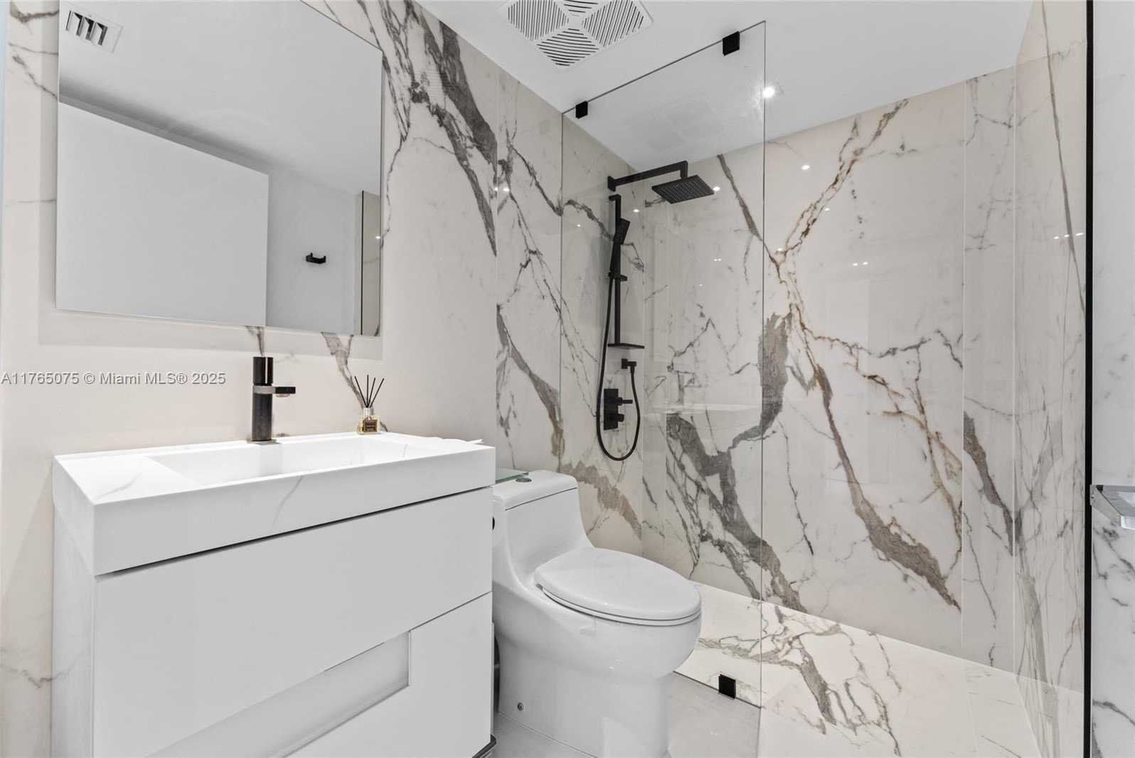 Small Image of 5801 COLLINS AVE #600, Miami Beach Number 28