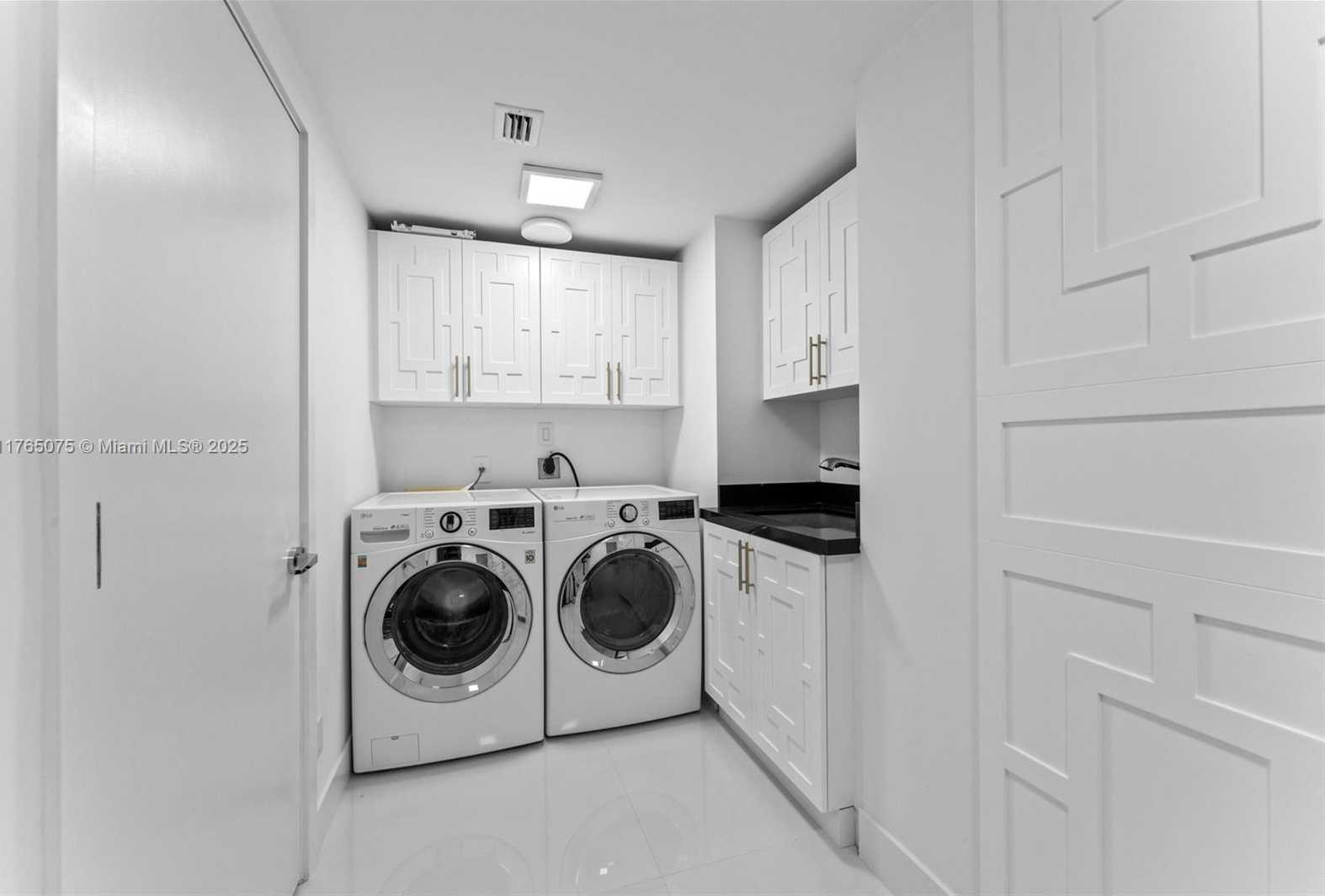 Small Image of 5801 COLLINS AVE #600, Miami Beach Number 40