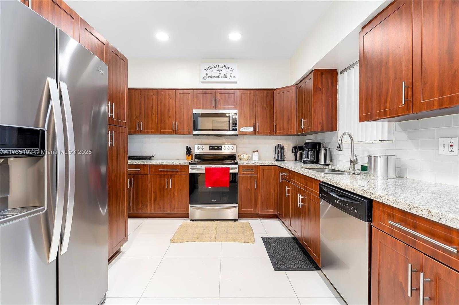 Small Image of 13521 NORTH EAST 1ST AVE, Miami Number 10