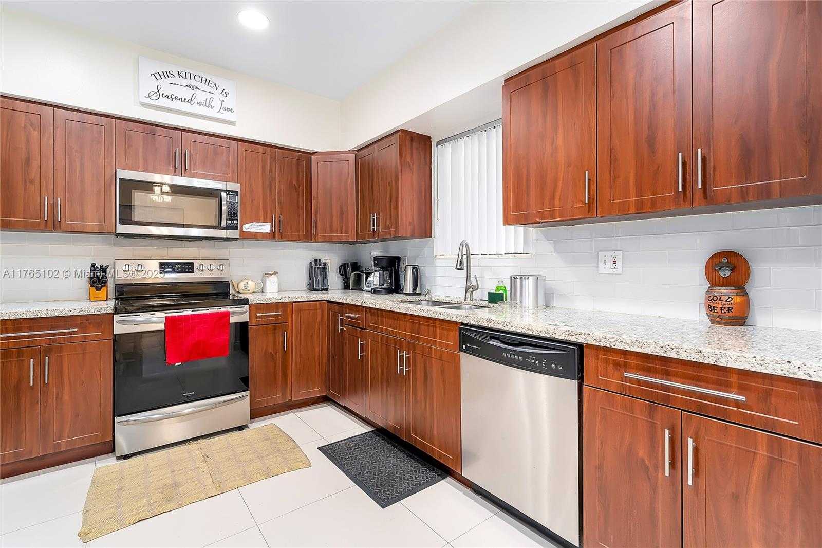 Small Image of 13521 NORTH EAST 1ST AVE, Miami Number 11