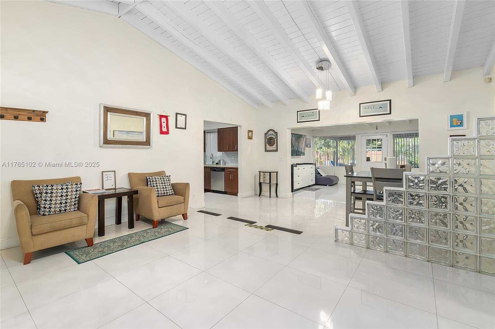 Small Image of 13521 NORTH EAST 1ST AVE, Miami Number 15