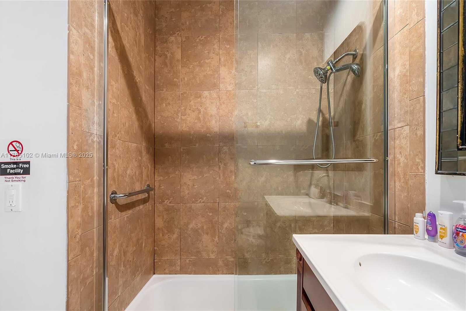 Small Image of 13521 NORTH EAST 1ST AVE, Miami Number 19