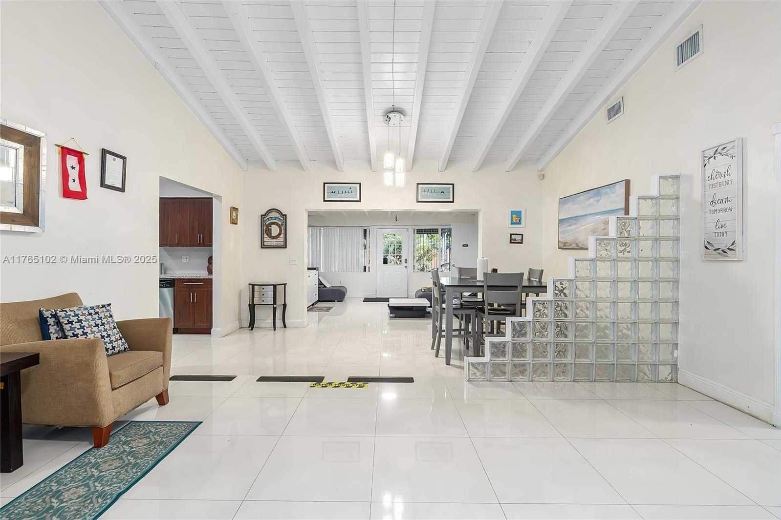 Small Image of 13521 NORTH EAST 1ST AVE, Miami Number 3