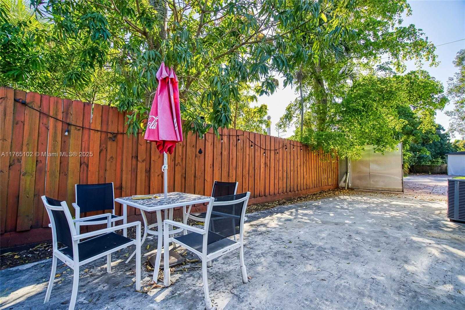 Small Image of 13521 NORTH EAST 1ST AVE, Miami Number 41