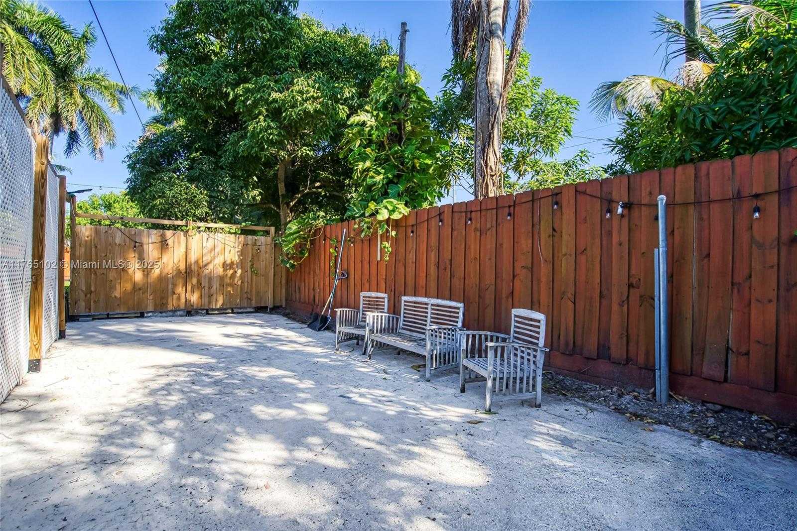 Small Image of 13521 NORTH EAST 1ST AVE, Miami Number 42