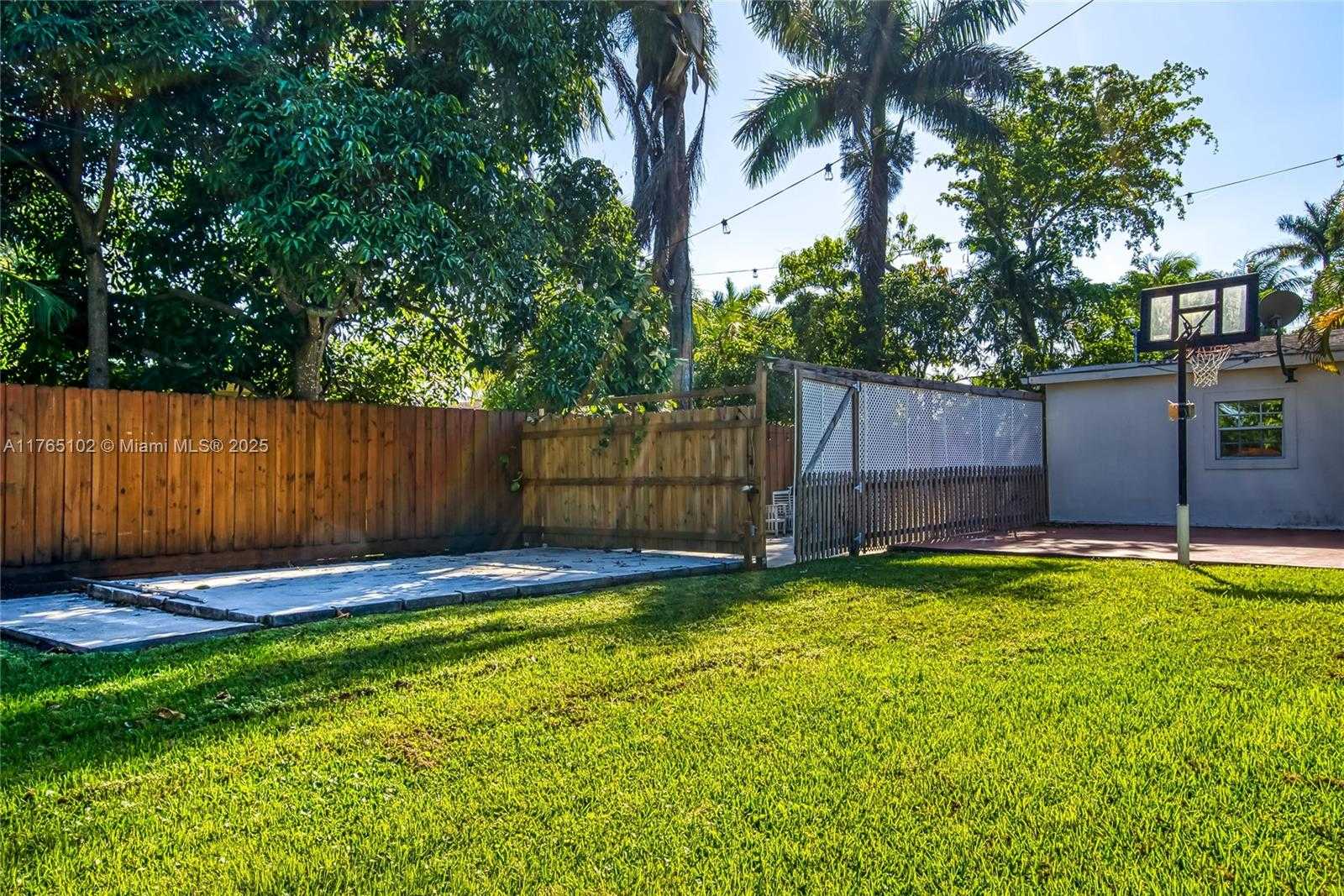 Small Image of 13521 NORTH EAST 1ST AVE, Miami Number 50