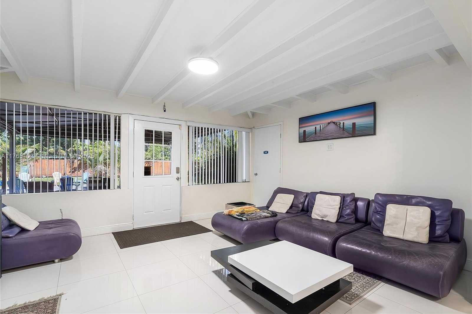 Small Image of 13521 NORTH EAST 1ST AVE, Miami Number 6