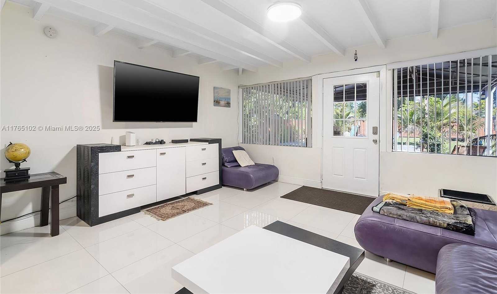 Small Image of 13521 NORTH EAST 1ST AVE, Miami Number 8