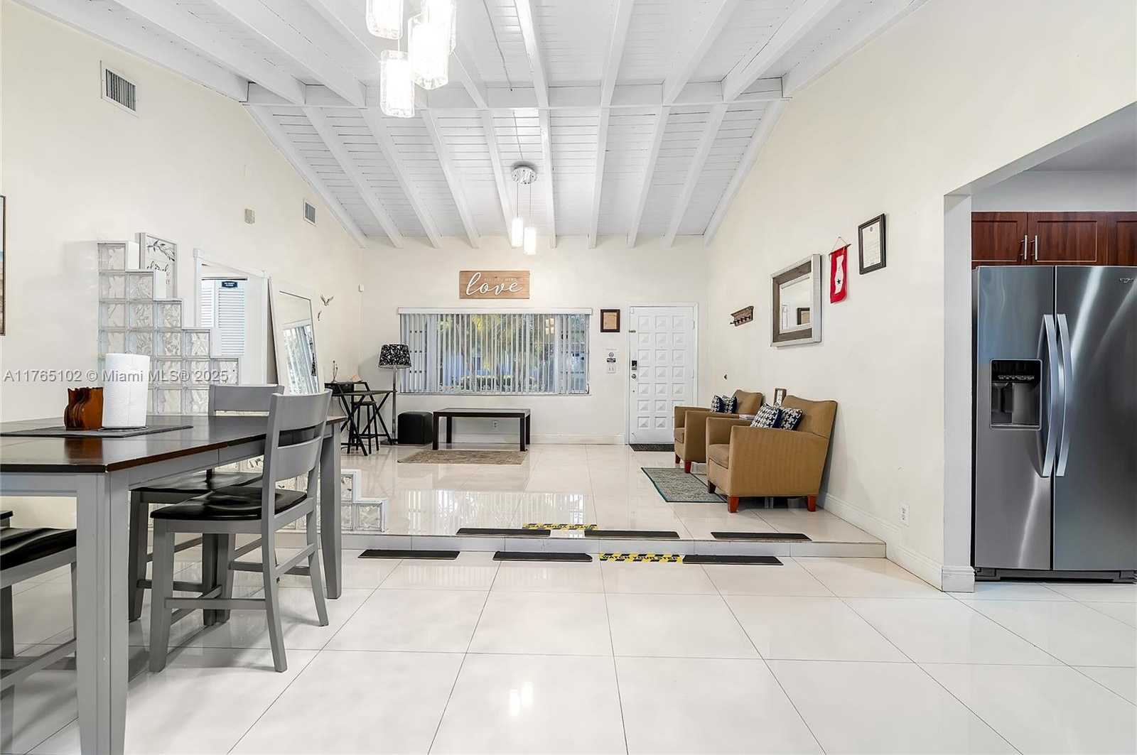 Small Image of 13521 NORTH EAST 1ST AVE, Miami Number 9