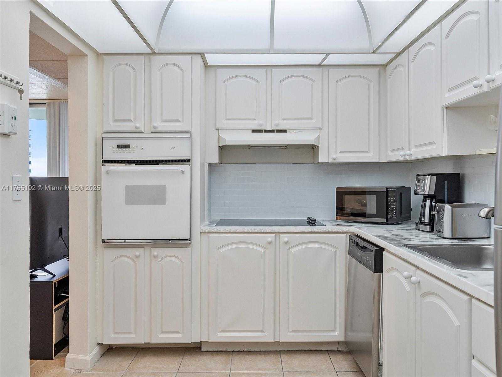 Small Image of 3801 SOUTH OCEAN DR #12S, Hollywood Number 17