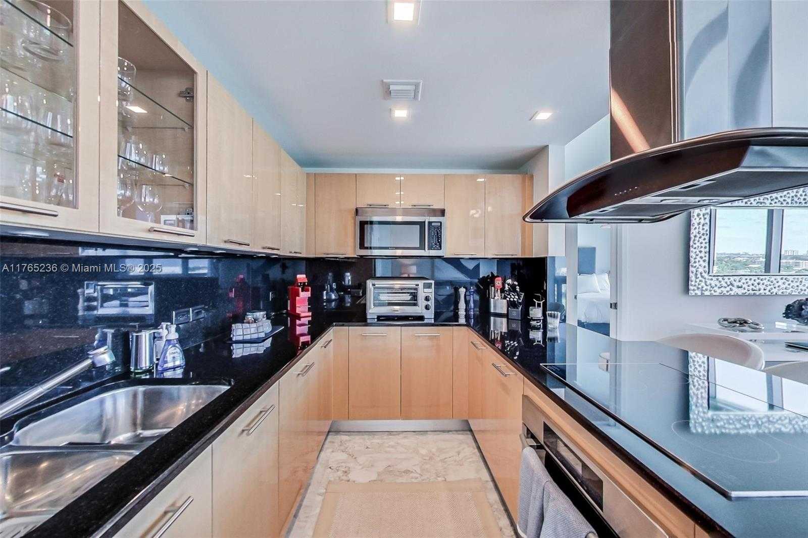 Small Image of 6899 COLLINS AVE #910, Miami Beach Number 13
