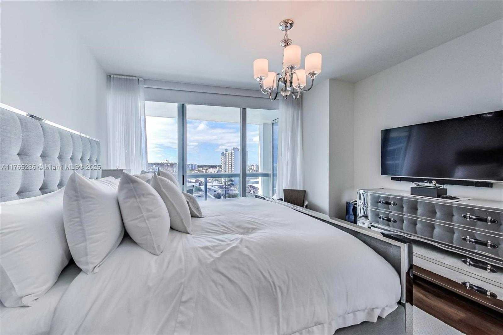 Small Image of 6899 COLLINS AVE #910, Miami Beach Number 16