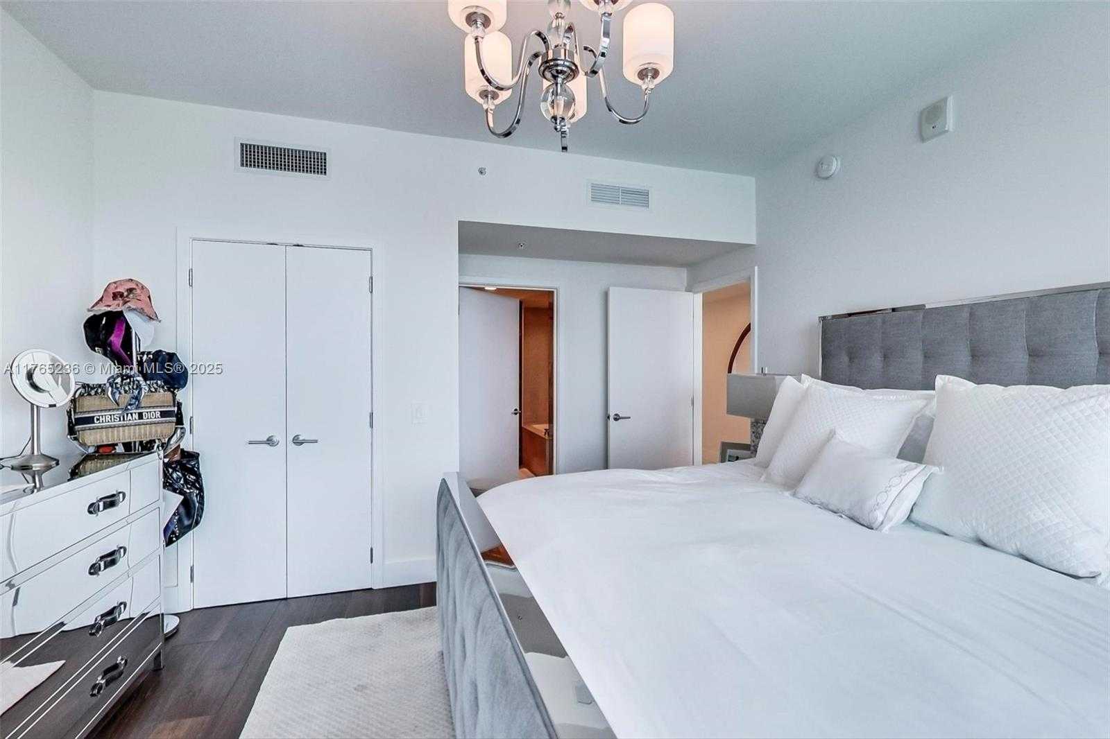 Small Image of 6899 COLLINS AVE #910, Miami Beach Number 18