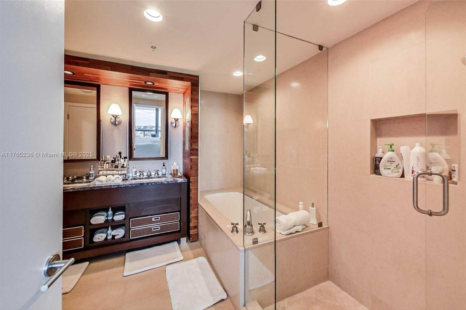Small Image of 6899 COLLINS AVE #910, Miami Beach Number 19