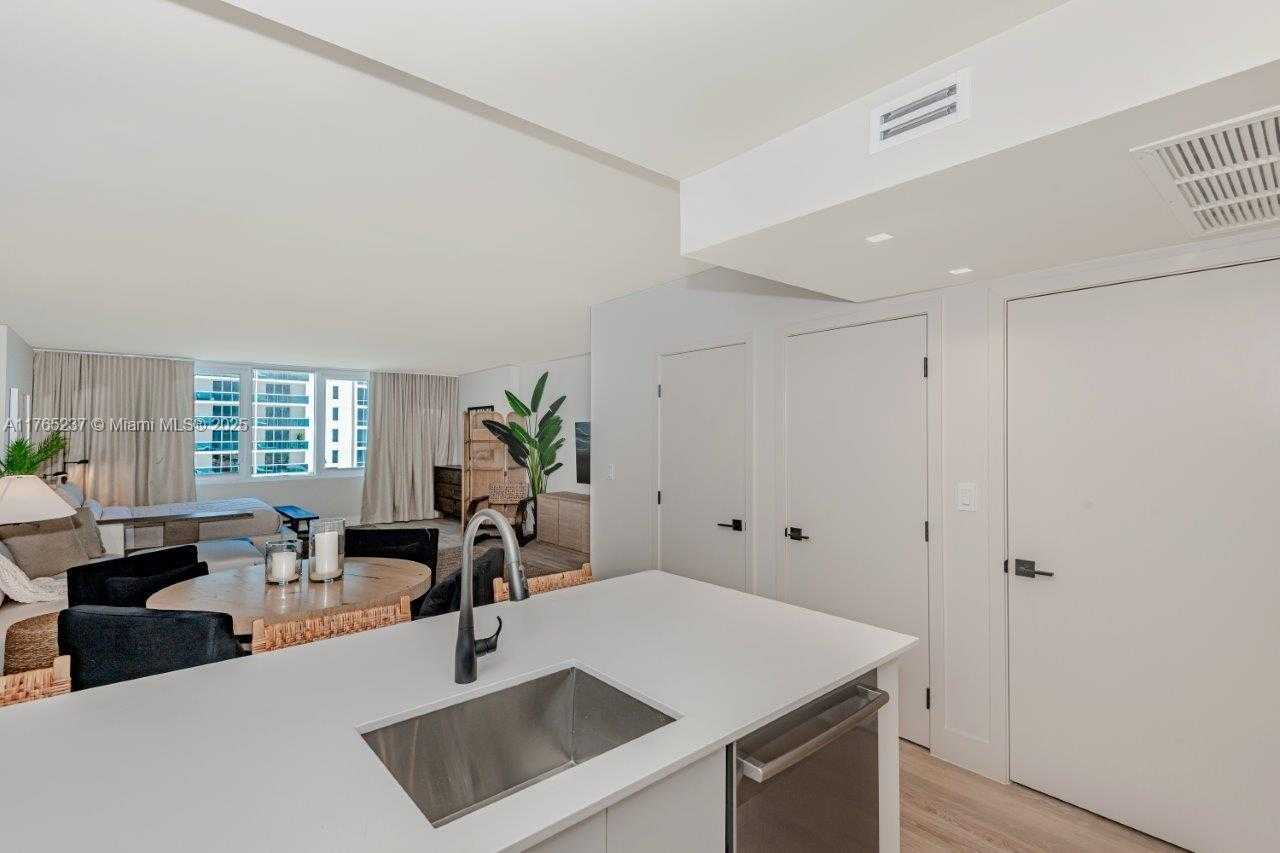 Small Image of 2301 COLLINS AVE #914, Miami Beach Number 13
