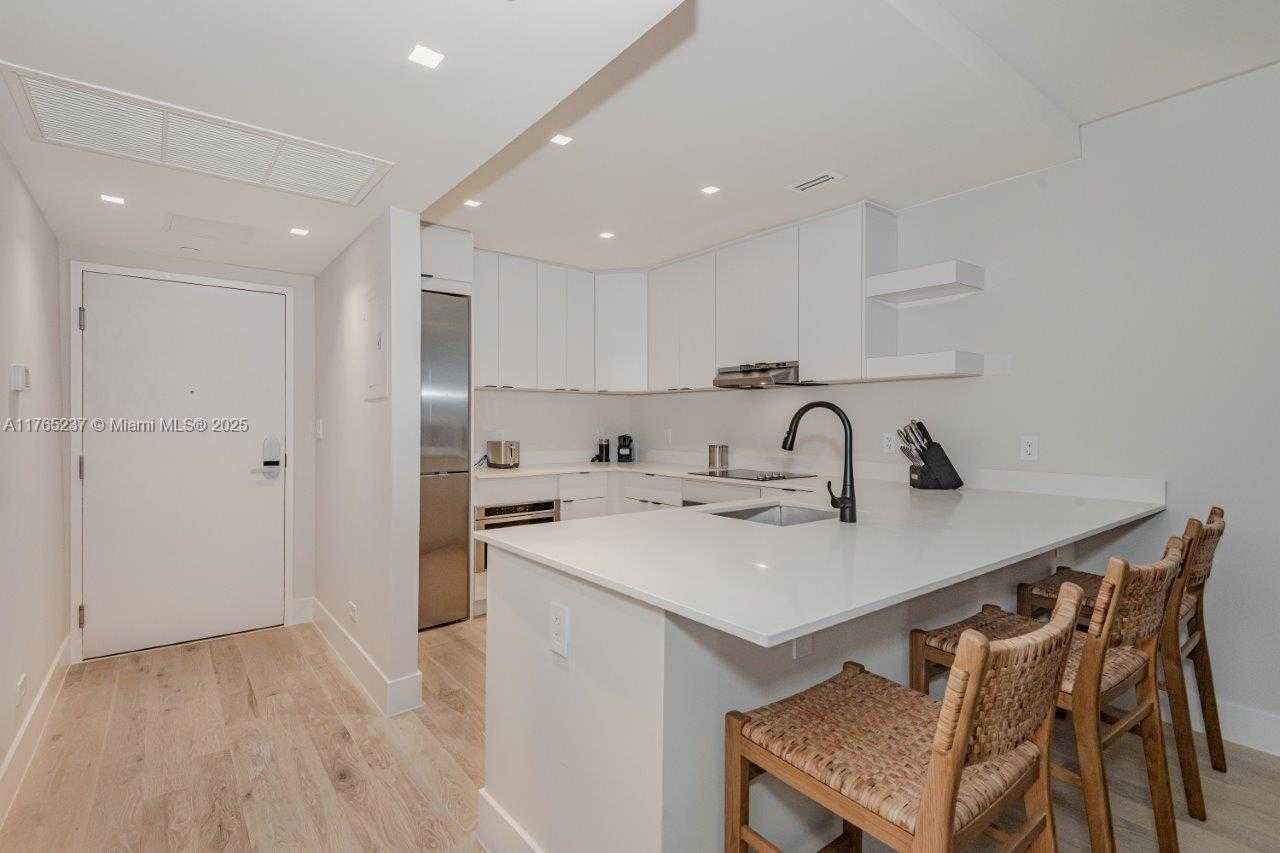 Small Image of 2301 COLLINS AVE #914, Miami Beach Number 3