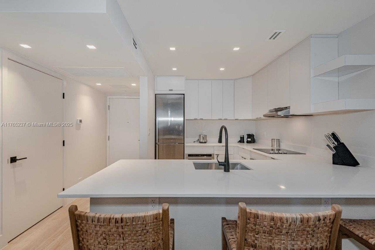 Small Image of 2301 COLLINS AVE #914, Miami Beach Number 4