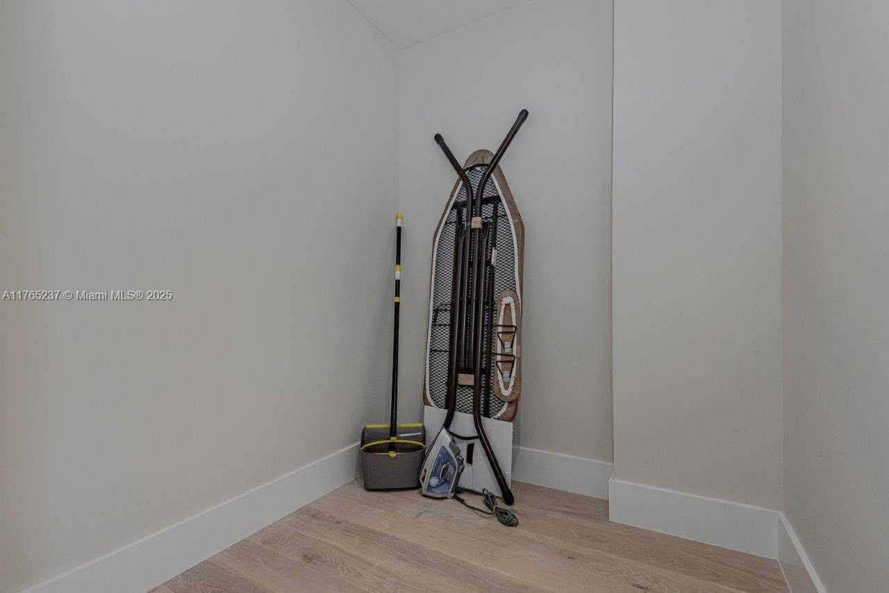 Small Image of 2301 COLLINS AVE #914, Miami Beach Number 7