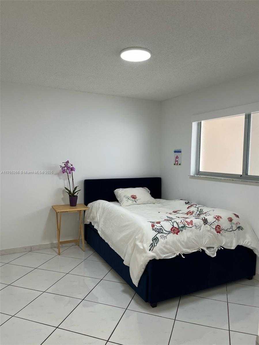Small Image of 4141 COLLINS AVE #505, Miami Beach Number 13