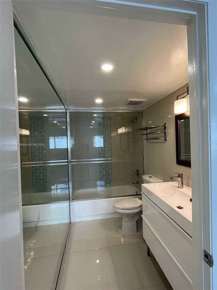 Small Image of 4141 COLLINS AVE #505, Miami Beach Number 15