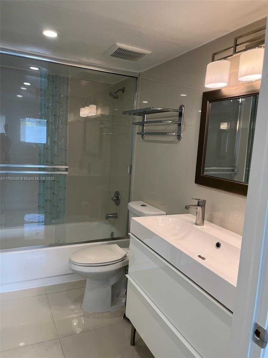 Small Image of 4141 COLLINS AVE #505, Miami Beach Number 16