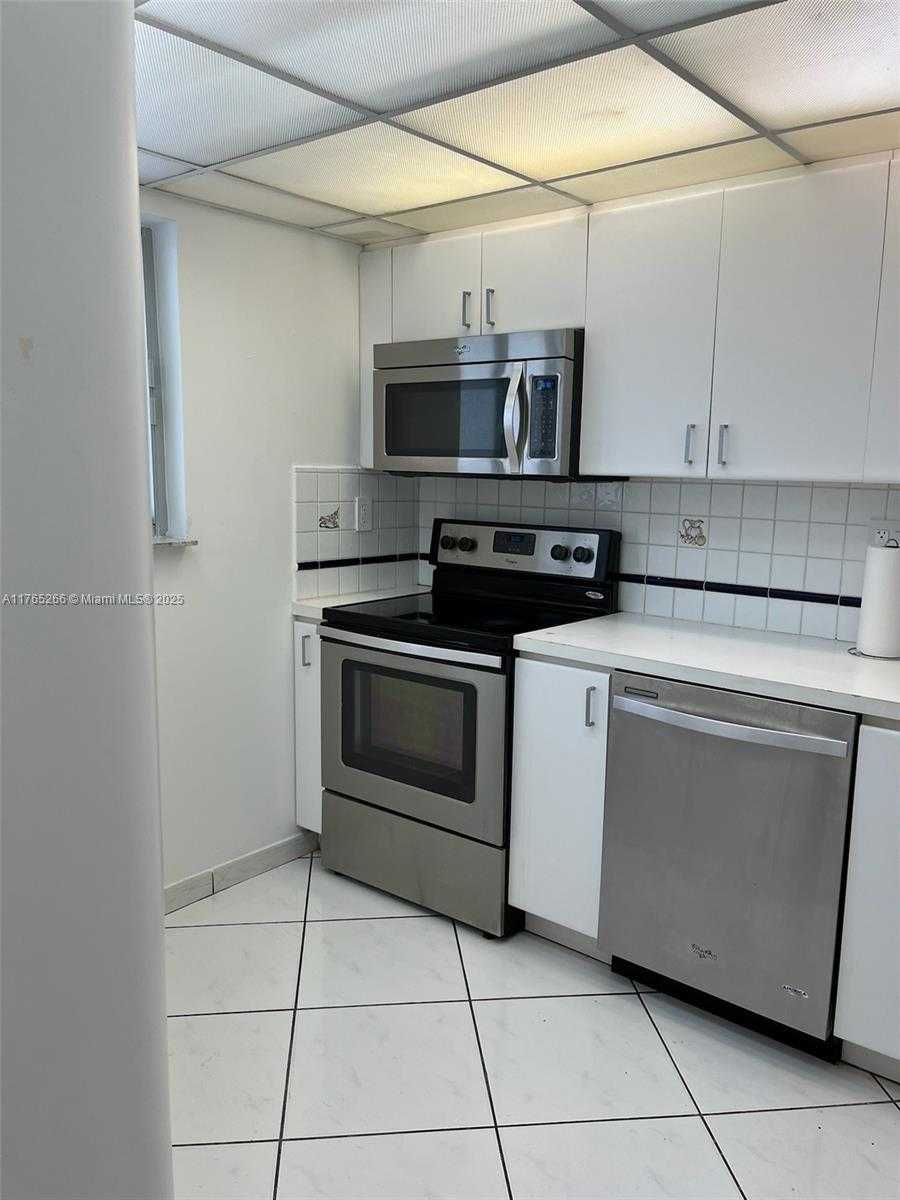 Small Image of 4141 COLLINS AVE #505, Miami Beach Number 27