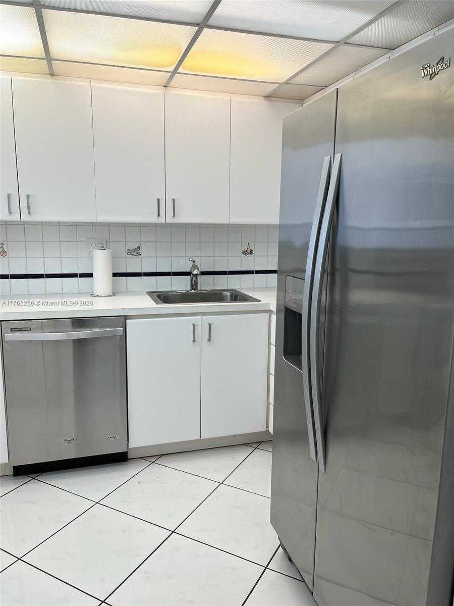 Small Image of 4141 COLLINS AVE #505, Miami Beach Number 29