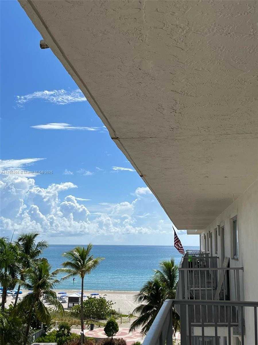 Small Image of 4141 COLLINS AVE #505, Miami Beach Number 3