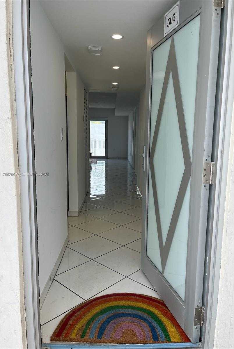Small Image of 4141 COLLINS AVE #505, Miami Beach Number 30