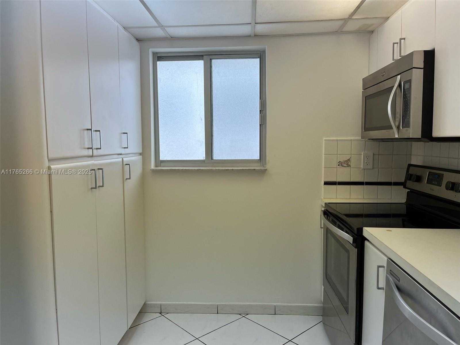 Small Image of 4141 COLLINS AVE #505, Miami Beach Number 5