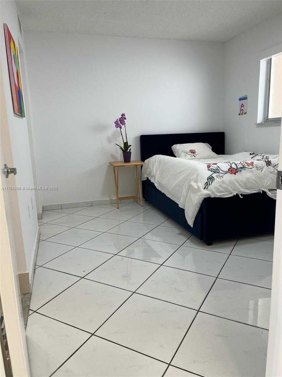 Small Image of 4141 COLLINS AVE #505, Miami Beach Number 6