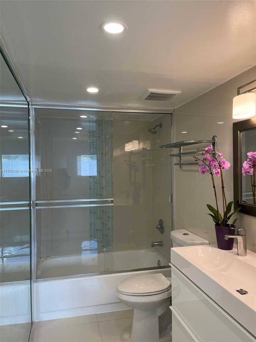 Small Image of 4141 COLLINS AVE #505, Miami Beach Number 7