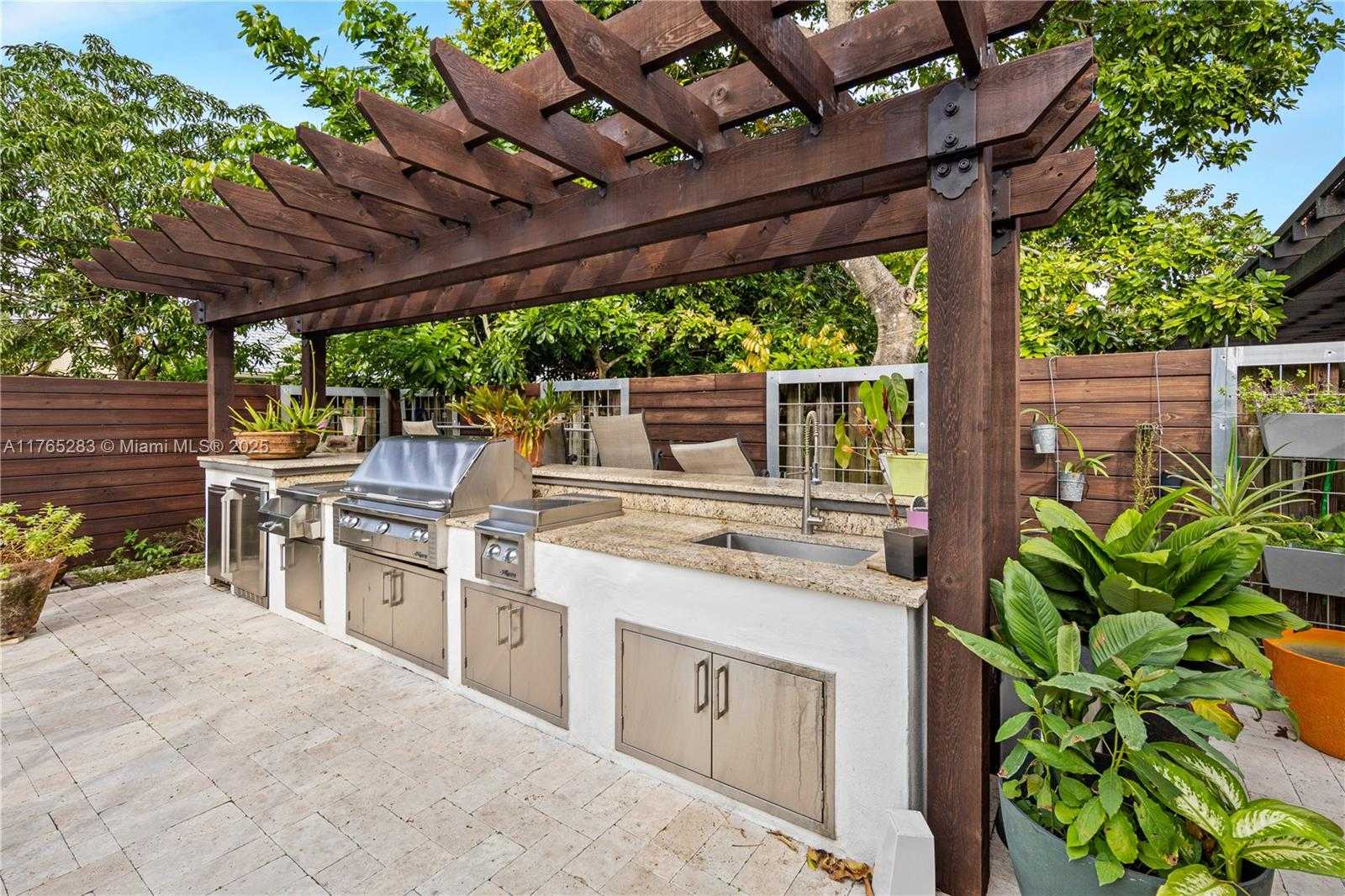 Small Image of 1420 SOUTH WEST 88TH AVE, Pembroke Pines Number 8