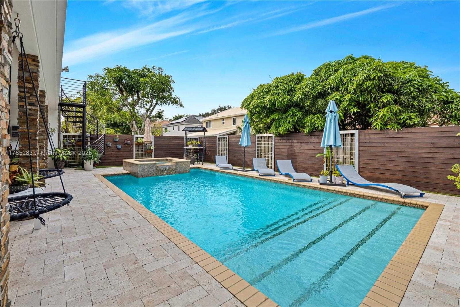 Small Image of 1420 SOUTH WEST 88TH AVE, Pembroke Pines Number 9