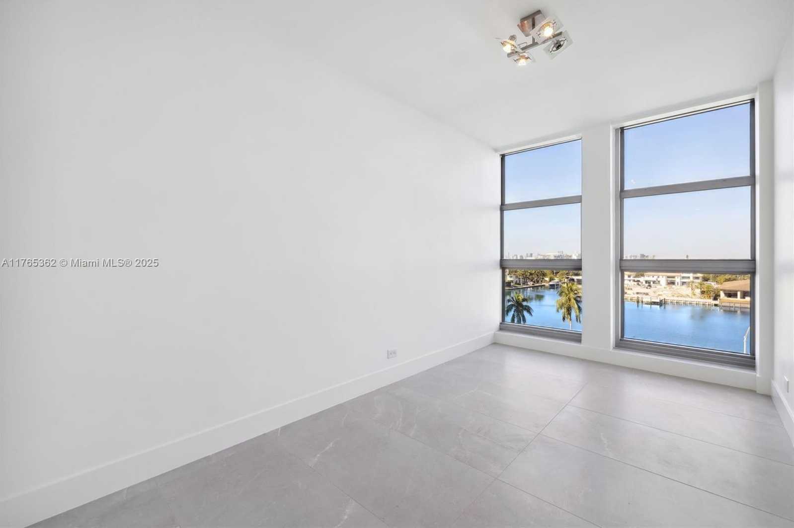Small Image of 5055 COLLINS AVE #7M, Miami Beach Number 14